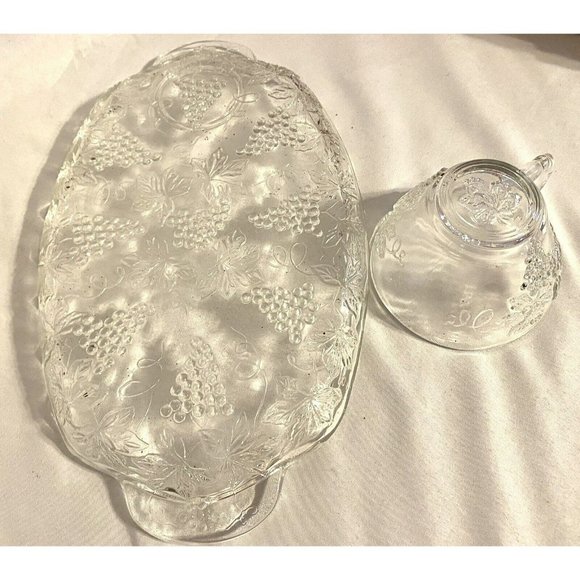 Vintage 8 Piece Snack Set by Anchor Hocking 4 trays 4 Cups Raised Grapes Design - Picture 5 of 8